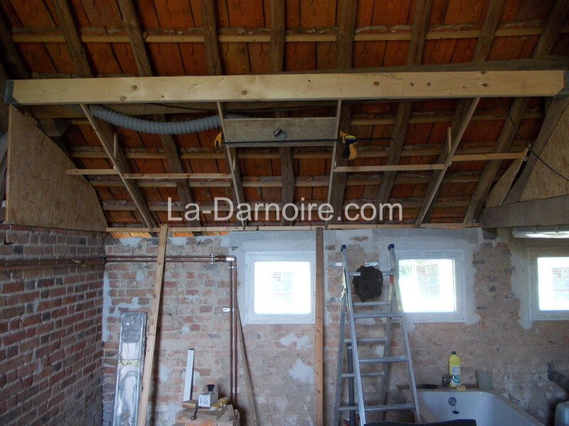 Suspended ceiling framework with extractor ducting